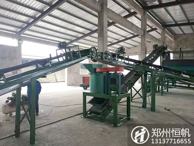 安徽有機肥生產設備價格,年產兩萬噸牛糞有機肥生產線現場(圖2) 安徽六安年產兩萬噸有機肥生產線