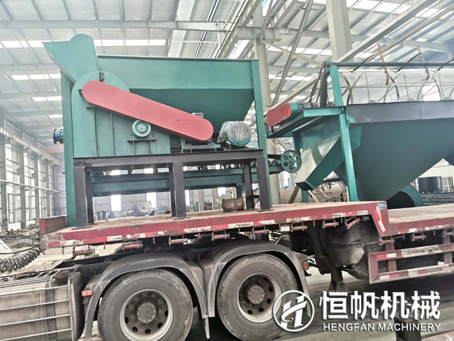 貴州年產十五萬噸雞糞有機肥生產設備發貨與安裝現場(圖3) 貴州年產十五萬噸雞糞有機肥生產設備