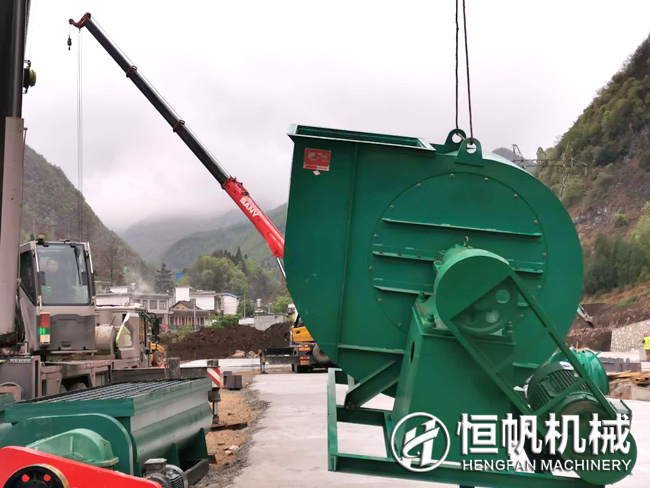 貴州年產十五萬噸雞糞有機肥生產設備發貨與安裝現場(圖6) 貴州年產十五萬噸雞糞有機肥生產設備